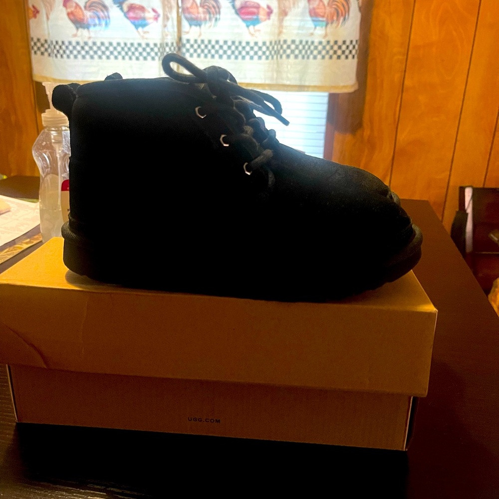 Kids UGG size 3y. Worn once! Perfect condition!